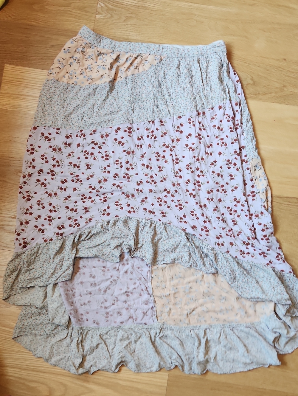 American Eagle Patchwork Floral High-Low Skirt in Light Pink and Cream